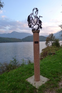 Das Denkmal am Ufer von Altaussee